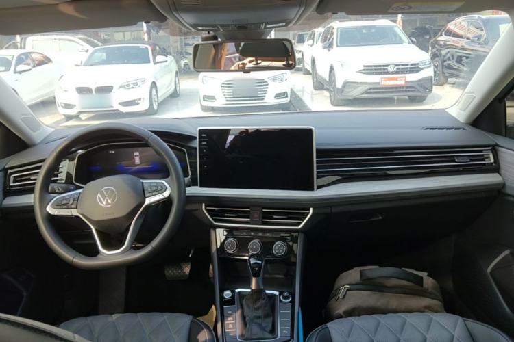 Used Volkswagen Sagitar 2023 300TSI DSG Excellence Edition Center Console