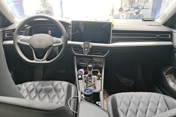 Used Volkswagen Sagitar 2023 280TSI DSG Excellence Edition Center Console