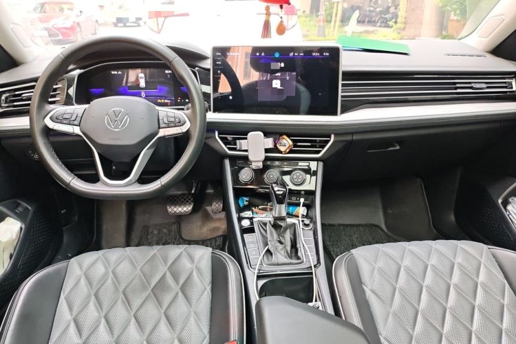 Used Volkswagen Sagitar 2023 300TSI DSG Excellence Edition Center Console