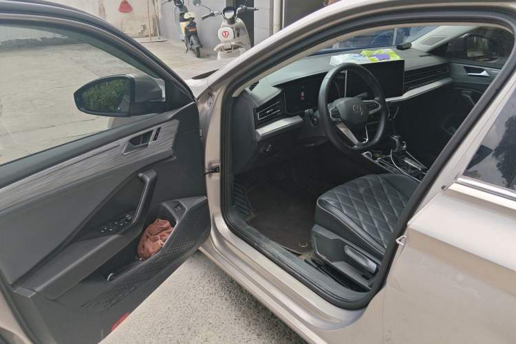 Used Volkswagen Sagitar 2023 280TSI DSG Excellence Edition Driver Seat