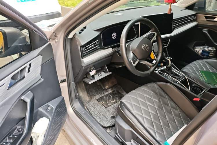 Used Volkswagen Sagitar 2023 300TSI DSG Excellence Edition Driver Seat
