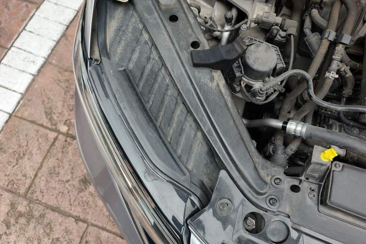 Used Volkswagen Sagitar 2023 280TSI DSG Excellence Edition Engine Bay Right