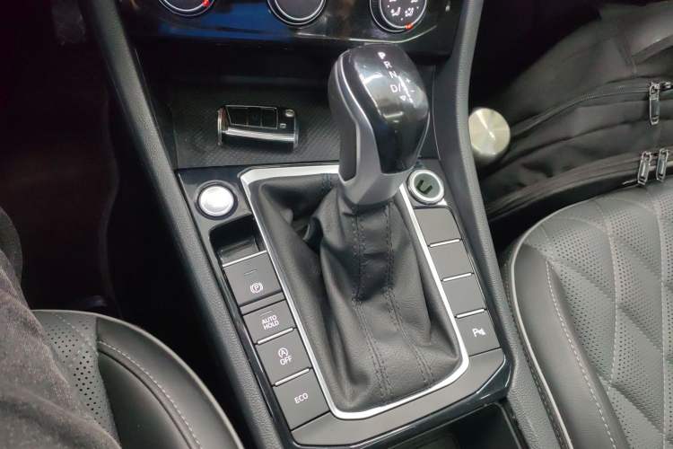 Used Volkswagen Sagitar 2023 280TSI DSG Beyond Lite Edition Gear Lever