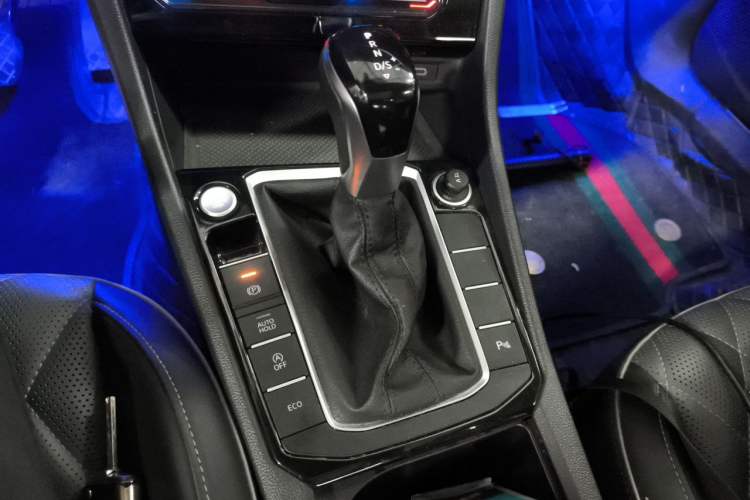 Used Volkswagen Sagitar 2023 300TSI DSG Excellence Edition Gear Lever