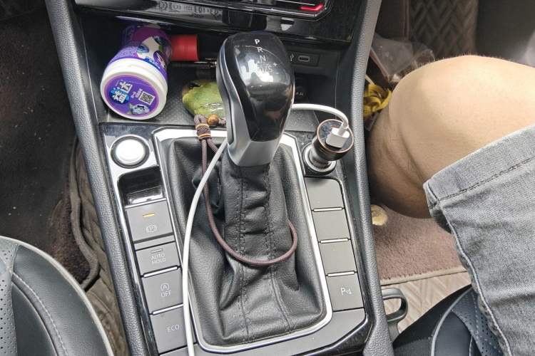 Used Volkswagen Sagitar 2023 280TSI DSG Excellence Edition Gear Lever