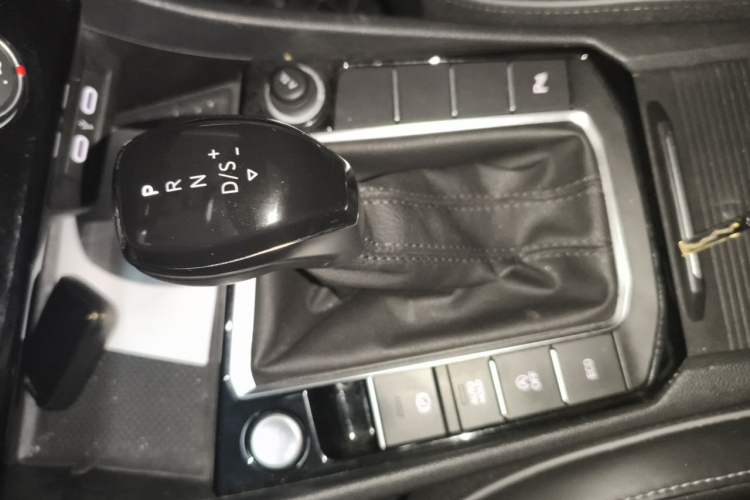 Used Volkswagen Sagitar 2023 280TSI DSG Beyond Lite Edition Gear Lever