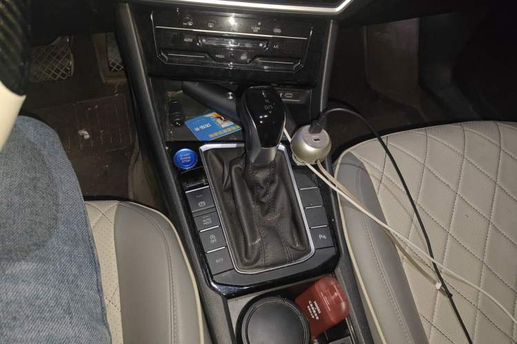 Used Volkswagen Sagitar 2023 200TSI DSG Excellence Edition Gear Lever