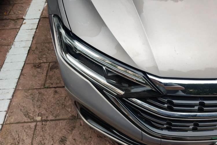 Used Volkswagen Sagitar 2023 280TSI DSG Excellence Edition Right Front Headlight