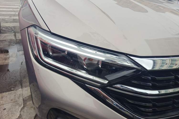 Used Volkswagen Sagitar 2023 300TSI DSG Excellence Edition Right Front Headlight