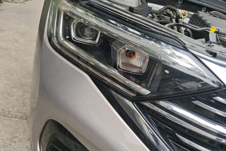 Used Volkswagen Sagitar 2023 280TSI DSG Excellence Edition Right Front Headlight