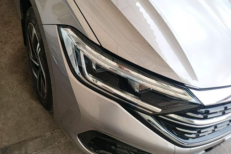 Used Volkswagen Sagitar 2023 300TSI DSG Excellence Edition Right Front Headlight