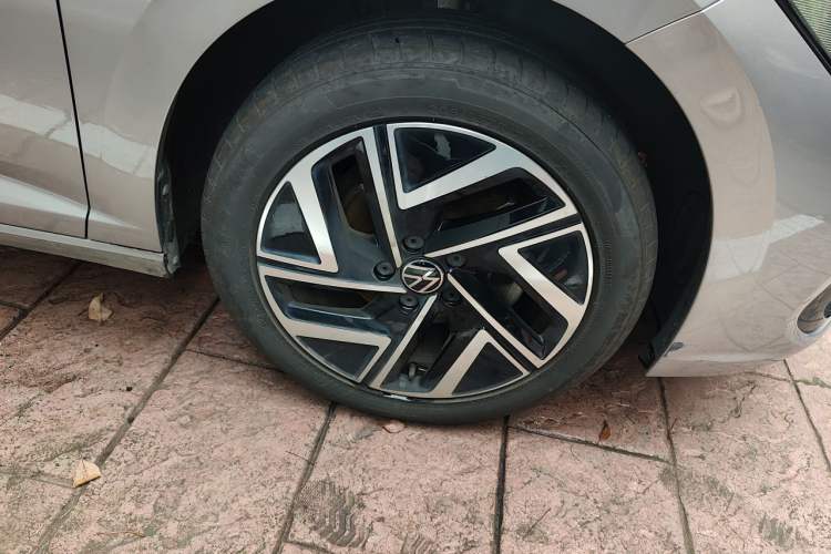 Used Volkswagen Sagitar 2023 280TSI DSG Excellence Edition Right Front Wheel Hub