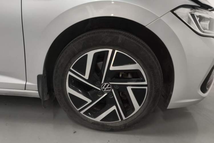 Used Volkswagen Sagitar 2023 300TSI DSG Excellence Edition Right Front Wheel Hub