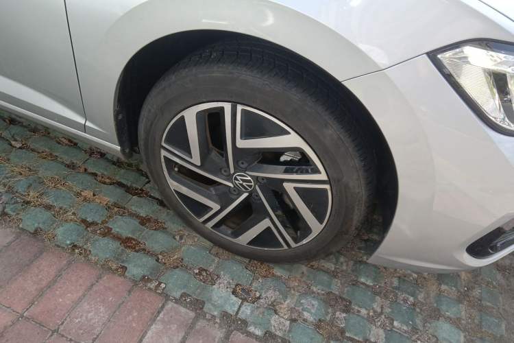 Used Volkswagen Sagitar 2023 280TSI DSG Excellence Edition Right Front Wheel Hub