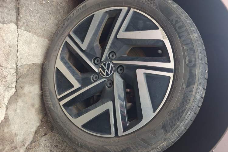 Used Volkswagen Sagitar 2023 300TSI DSG Excellence Edition Right Front Wheel Hub