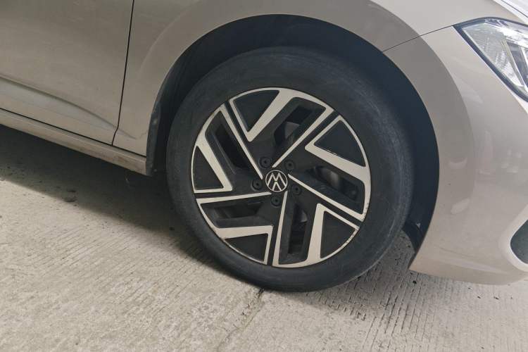 Used Volkswagen Sagitar 2023 280TSI DSG Excellence Edition Right Front Wheel Hub