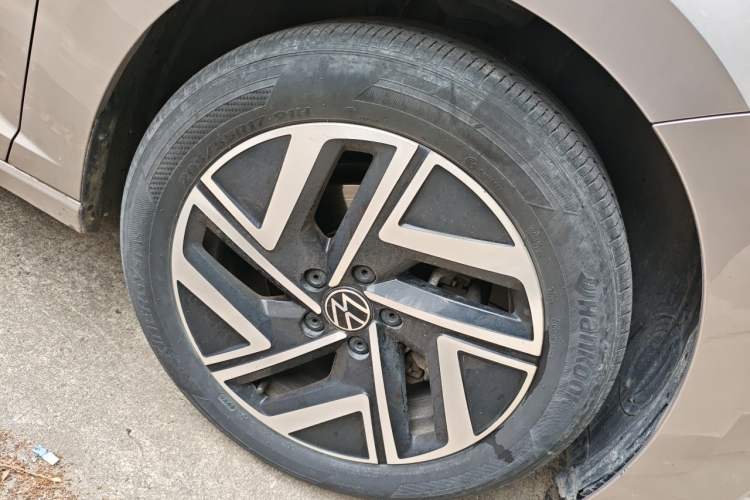 Used Volkswagen Sagitar 2023 300TSI DSG Excellence Edition Right Front Wheel Hub