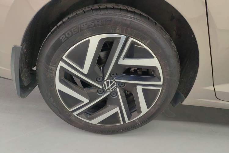 Used Volkswagen Sagitar 2023 280TSI DSG Beyond Lite Edition Right Rear Wheel Hub