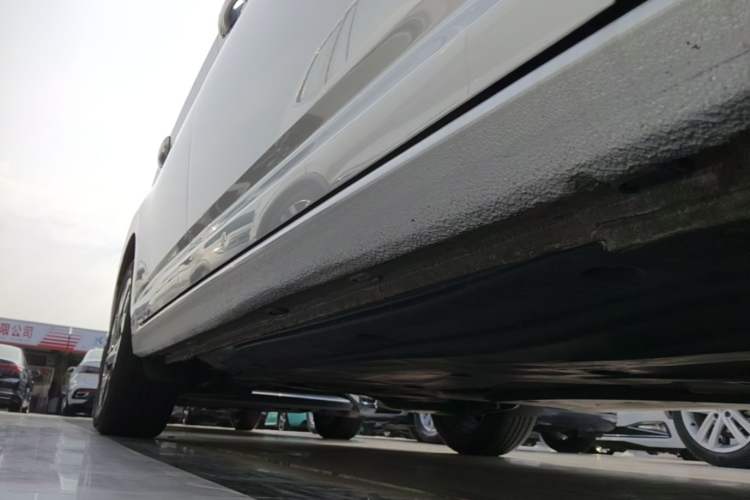 Used Volkswagen Sagitar 2023 300TSI DSG Excellence Edition Right Side Sill