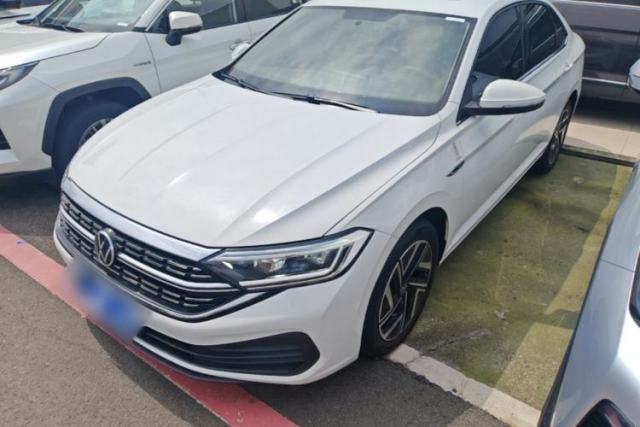 Ojetý Volkswagen Sagitar 2023 300TSI DSG Flyover Edition