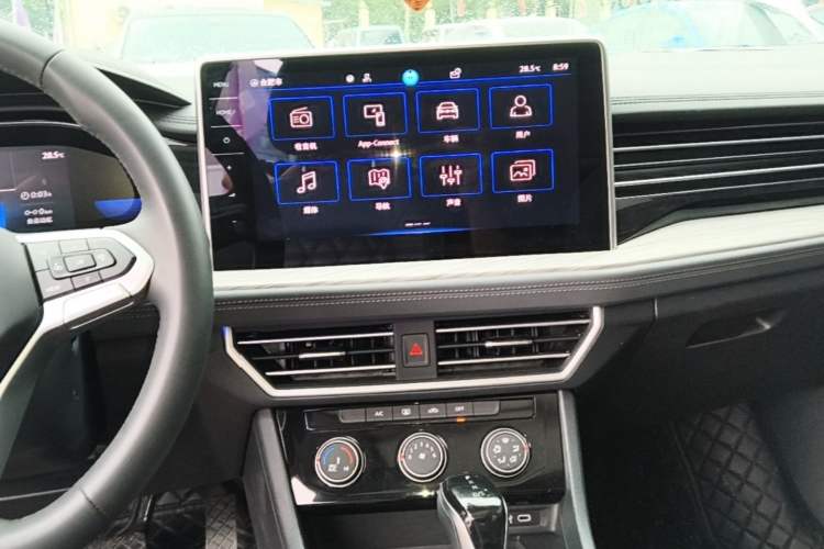 Used Volkswagen Sagitar 2023 300TSI DSG Excellence Edition Audio And AC Panel