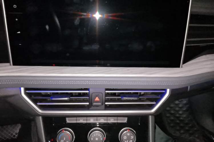 Used Volkswagen Sagitar 2023 300TSI DSG Excellence Edition Audio And AC Panel