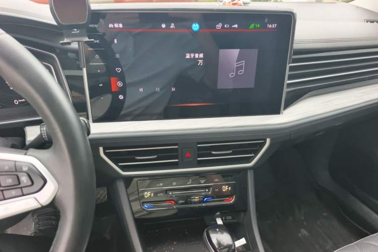 Used Volkswagen Sagitar 2023 300TSI DSG Excellence Edition Audio And AC Panel