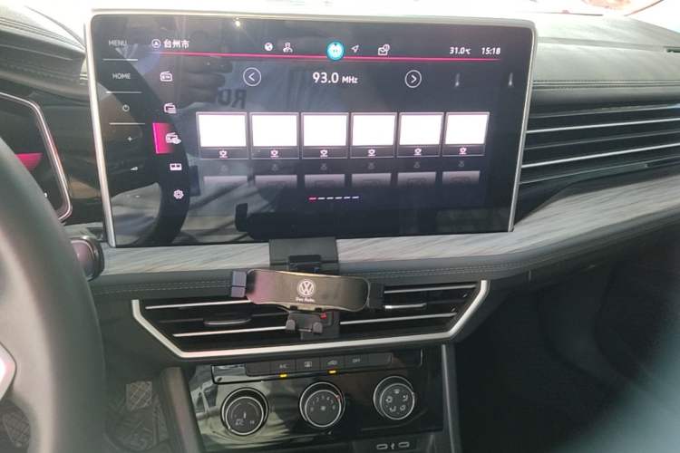 Used Volkswagen Sagitar 2023 300TSI DSG Excellence Edition Audio And AC Panel