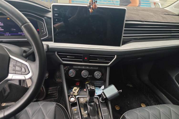 Used Volkswagen Sagitar 2023 300TSI DSG Excellence Edition Audio And AC Panel