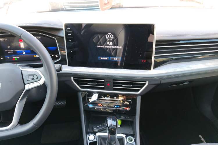 Used Volkswagen Sagitar 2023 200TSI DSG Excellence Edition Audio And AC Panel