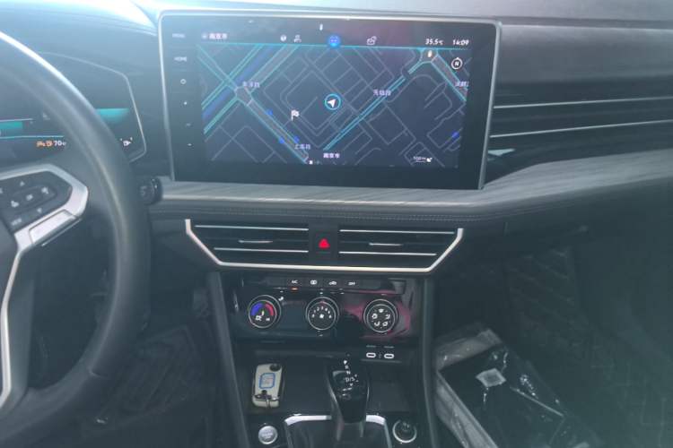 Used Volkswagen Sagitar 2023 300TSI DSG Excellence Edition Audio And AC Panel
