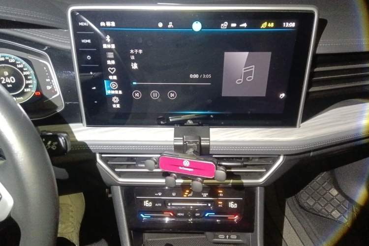Used Volkswagen Sagitar 2023 300TSI DSG Excellence Edition Audio And AC Panel