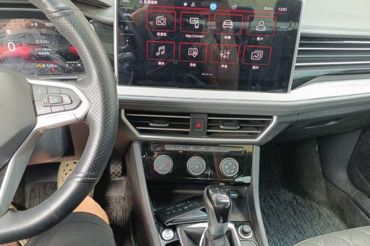 Used Volkswagen Sagitar 2023 300TSI DSG Excellence Edition Audio And AC Panel