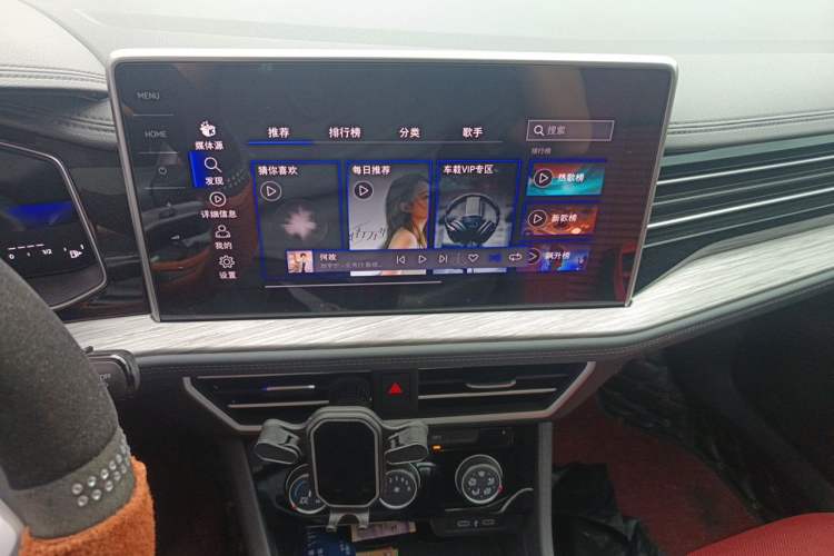 Used Volkswagen Sagitar 2023 300TSI DSG Excellence Edition Audio And AC Panel