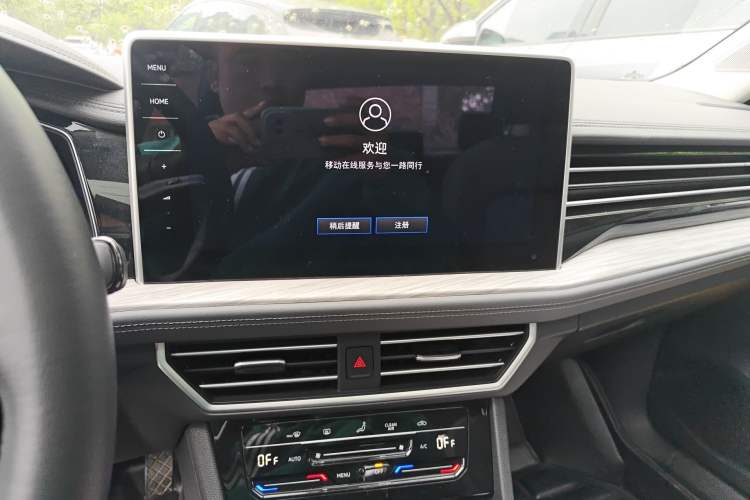 Used Volkswagen Sagitar 2023 280TSI DSG Excellence Plus Edition Audio And AC Panel