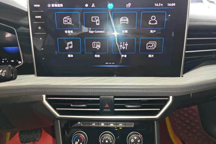 Used Volkswagen Sagitar 2023 300TSI DSG Excellence Edition Audio And AC Panel