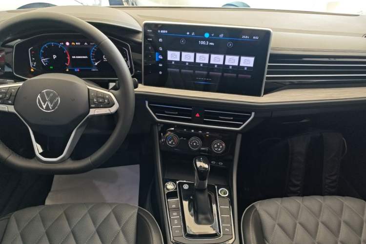 Used Volkswagen Sagitar 2023 300TSI DSG Excellence Edition Audio And AC Panel