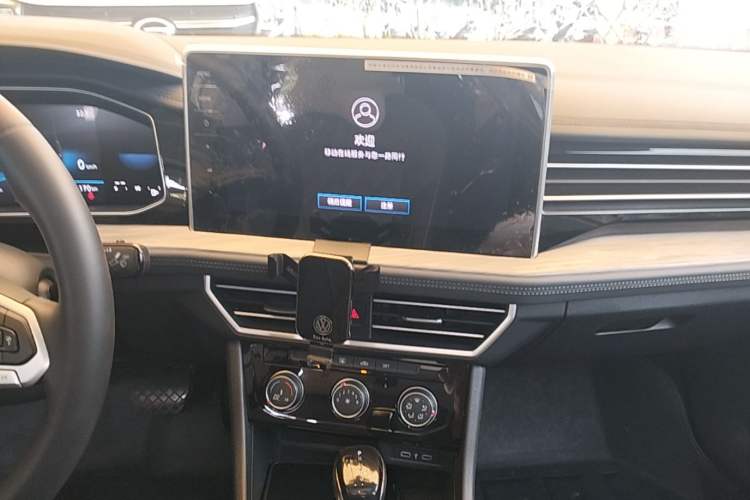 Used Volkswagen Sagitar 2023 300TSI DSG Excellence Edition Audio And AC Panel