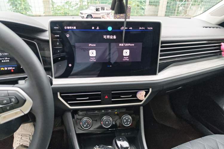 Used Volkswagen Sagitar 2023 300TSI DSG Excellence Edition Audio And AC Panel