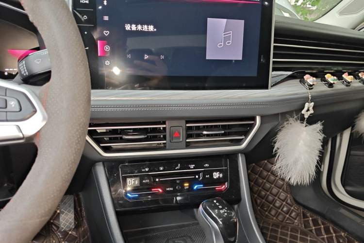 Used Volkswagen Sagitar 2023 280TSI DSG Excellence Plus Edition Audio And AC Panel