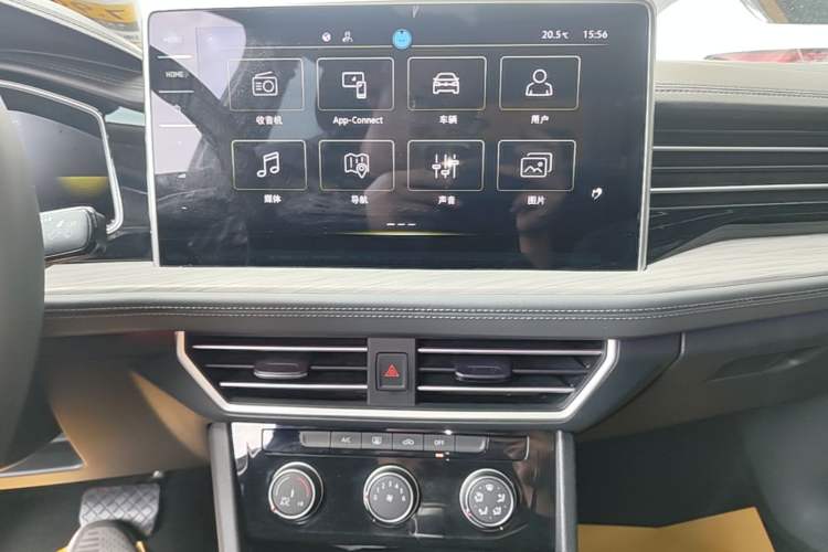 Used Volkswagen Sagitar 2023 300TSI DSG Excellence Edition Audio And AC Panel