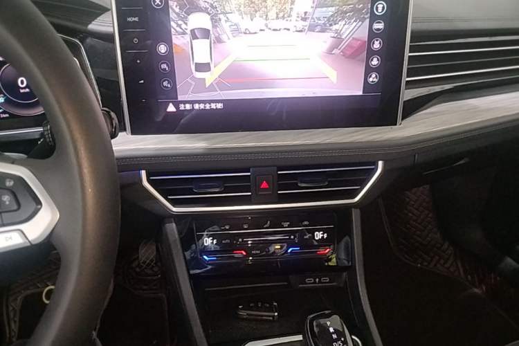 Used Volkswagen Sagitar 2023 300TSI DSG Excellence Edition Audio And AC Panel