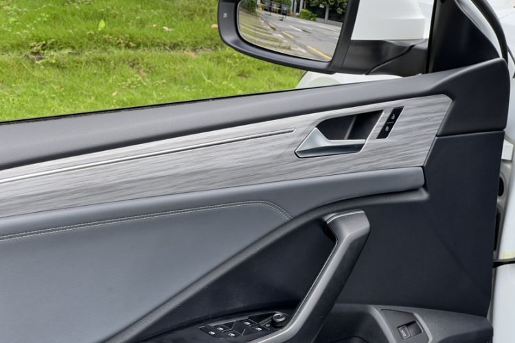 Used Volkswagen Sagitar 2023 300TSI DSG Excellence Edition Audio And AC Panel