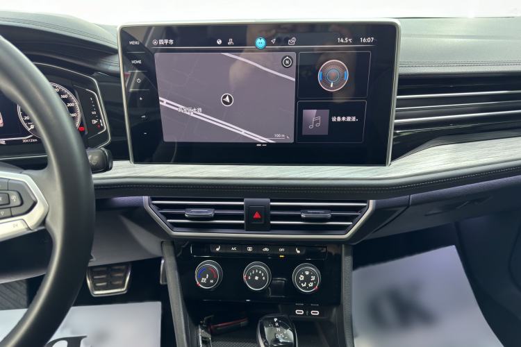 Used Volkswagen Sagitar 2023 300TSI DSG Excellence Edition Audio And AC Panel