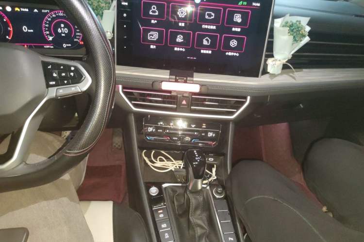 Used Volkswagen Sagitar 2023 300TSI DSG Excellence Edition Audio And AC Panel