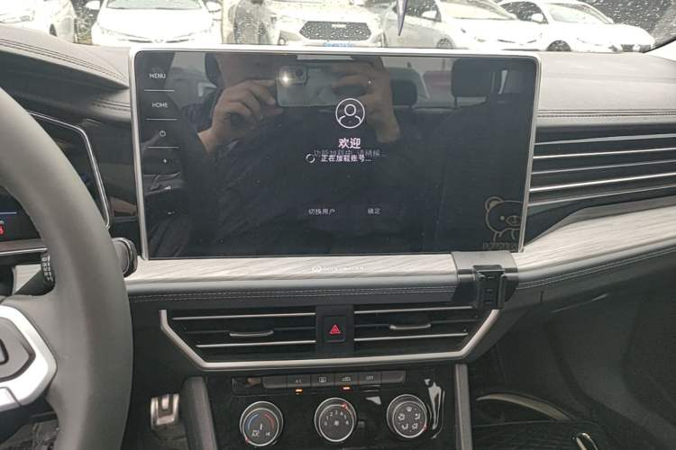Used Volkswagen Sagitar 2023 300TSI DSG Excellence Edition Audio And AC Panel