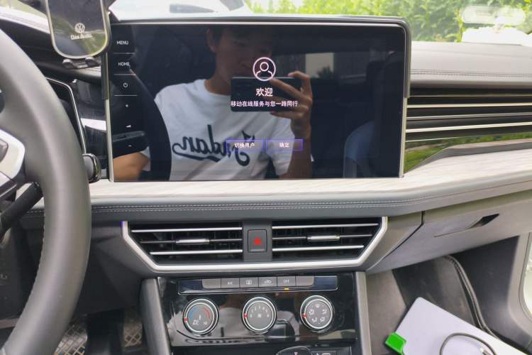 Used Volkswagen Sagitar 2023 300TSI DSG Excellence Edition Audio And AC Panel