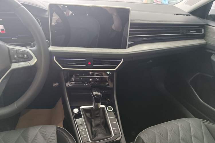 Used Volkswagen Sagitar 2023 280TSI DSG Excellence Edition Audio And AC Panel