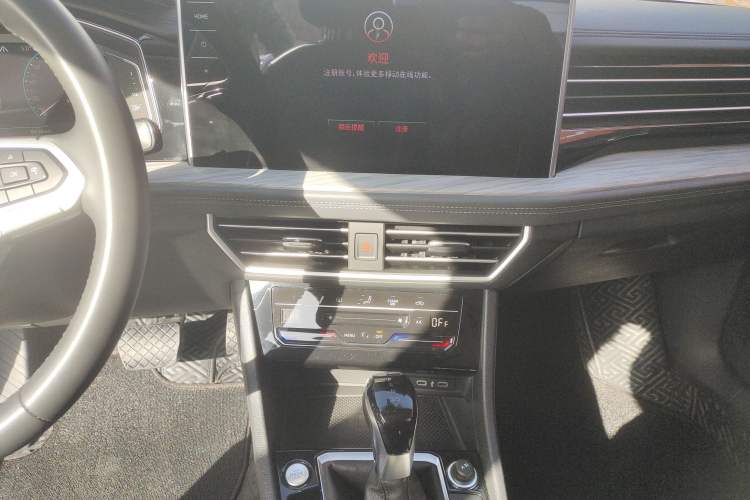 Used Volkswagen Sagitar 2023 280TSI DSG Excellence Plus Edition Audio And AC Panel