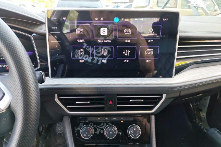 Used Volkswagen Sagitar 2023 300TSI DSG Excellence Edition Audio And AC Panel